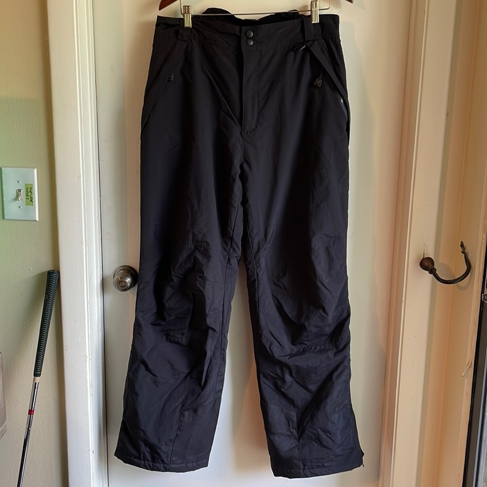 Simple black snowboarding pants